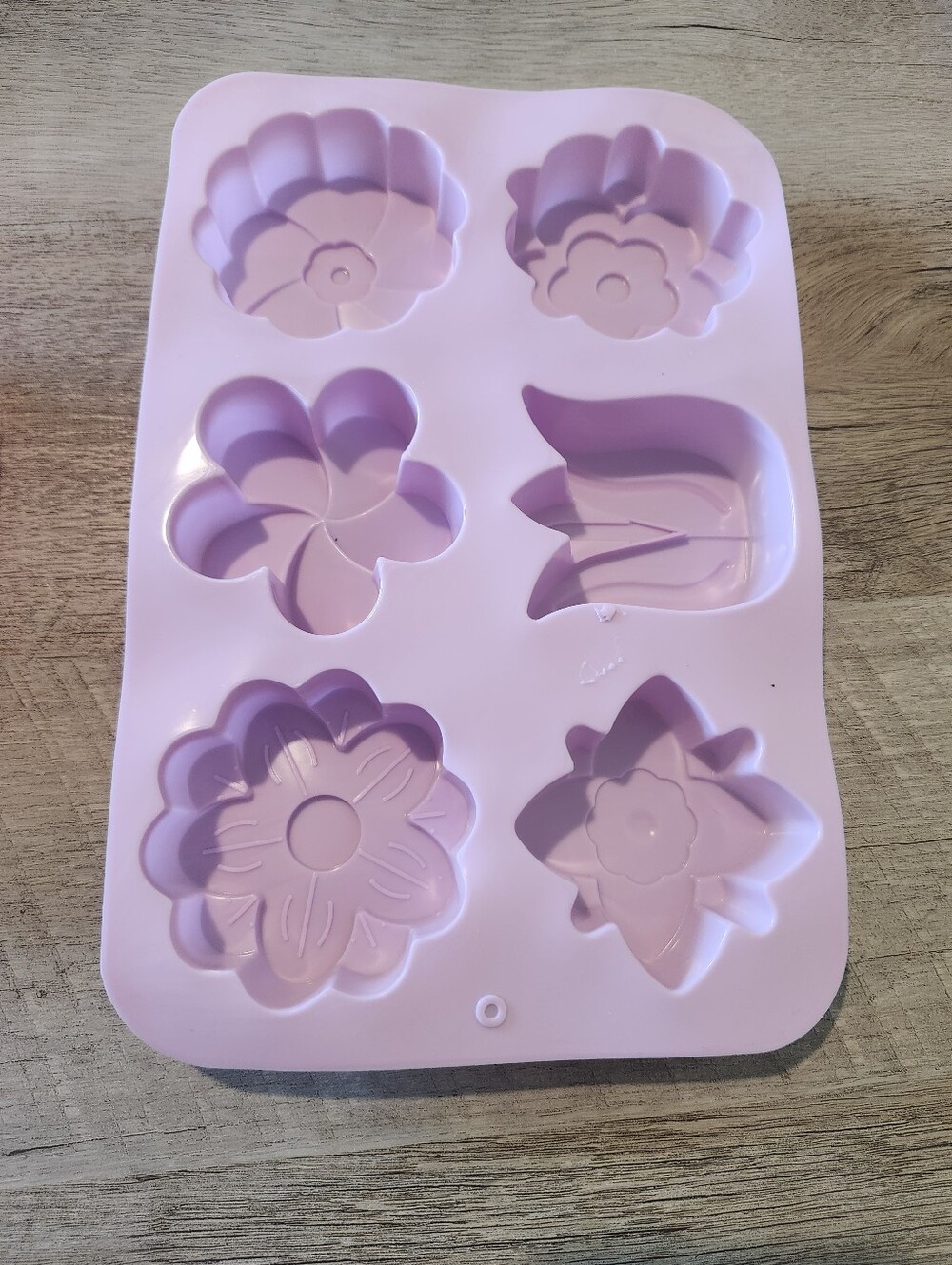 Set Of 7 NWT Floral Silicone Molds - Multiple Flower Shapes- New Soap Molds - Picture 4 of 7